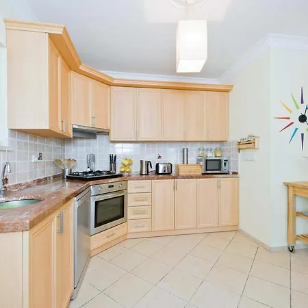Sleeps 6 Air Con Wifi *