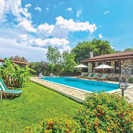 Sleeps 6 Air Con Wifi וילה